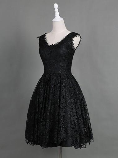 Classic Scoop Sleeveless Knee-Length Black Lace Homecoming Dresses