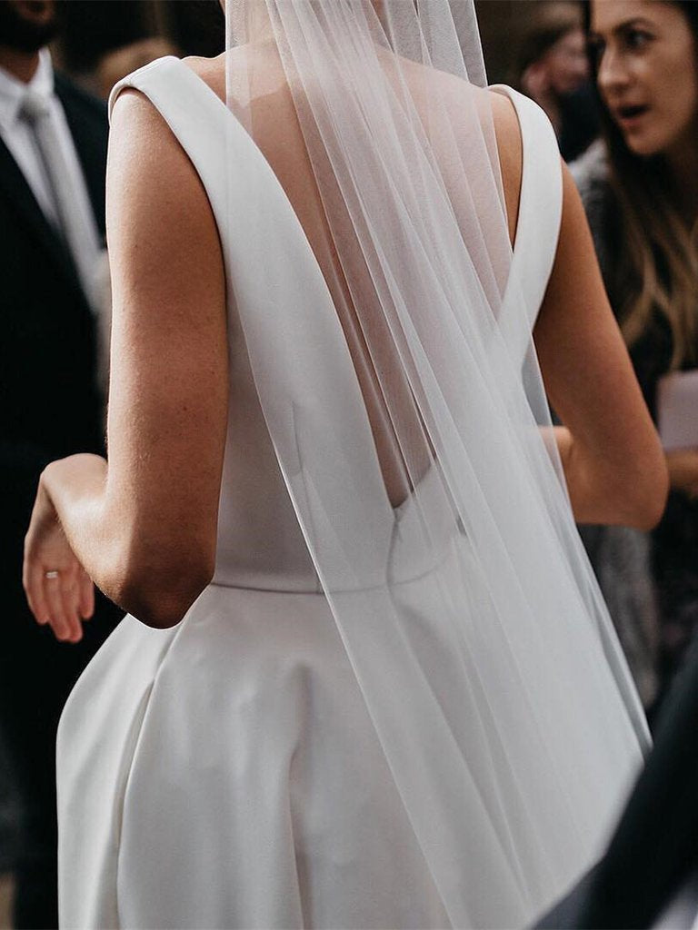 Stunning V-Neck Satin Straps Ivory Wedding Dresses A-line Bridal Gowns with Pockets V Back