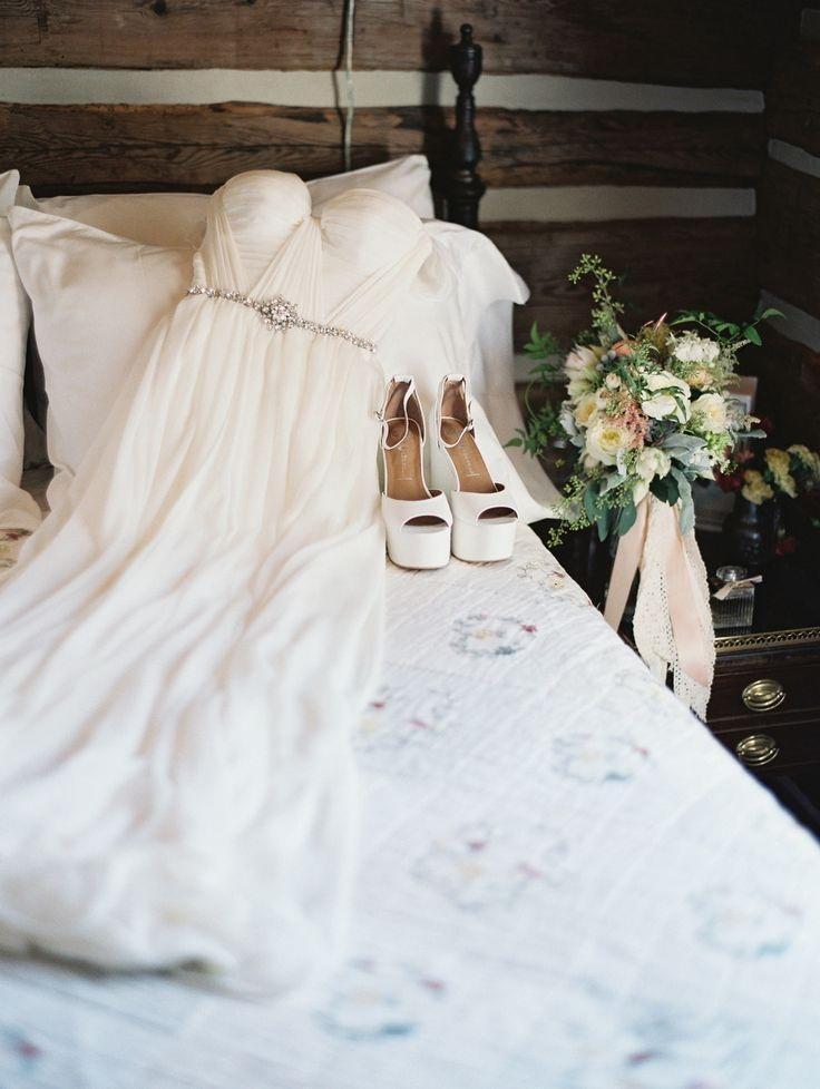 2019 Elegant Off-shoulder Beading Sash Backless White Long Chiffon Wedding Dresses