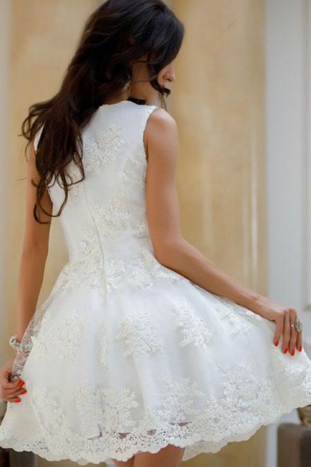 A-Line V-Neck White Tulle Short Prom Dresses Cute Lace Appliques Homecoming Dress